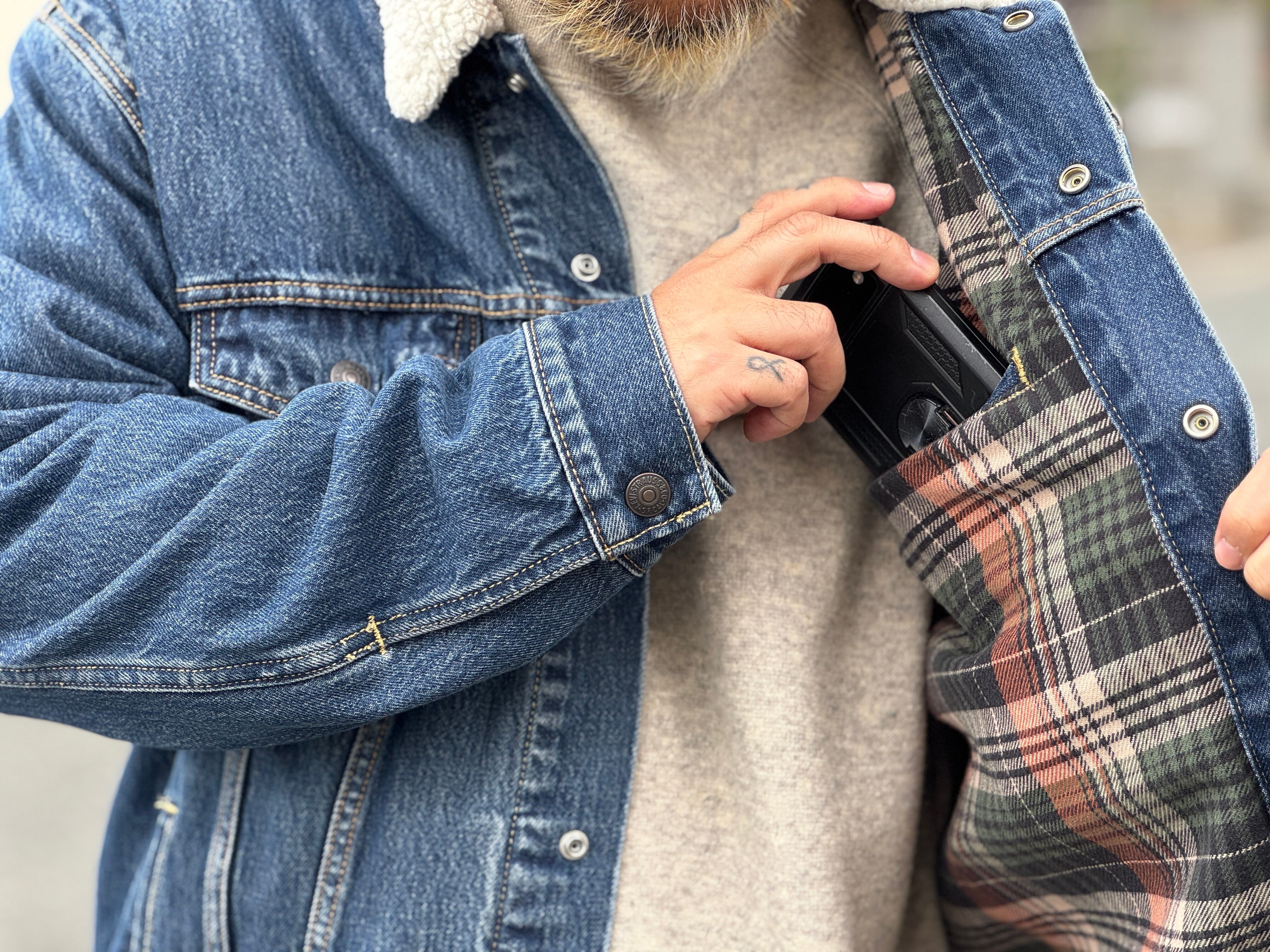 f77f17aeb0fbb019a201bf45b20437b9